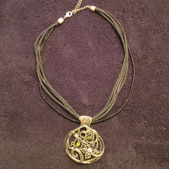 ELEGANT SILVER JEWELED 🌸FLOWER🌷 PENDANT NECKLACE - Picture 7 of 7